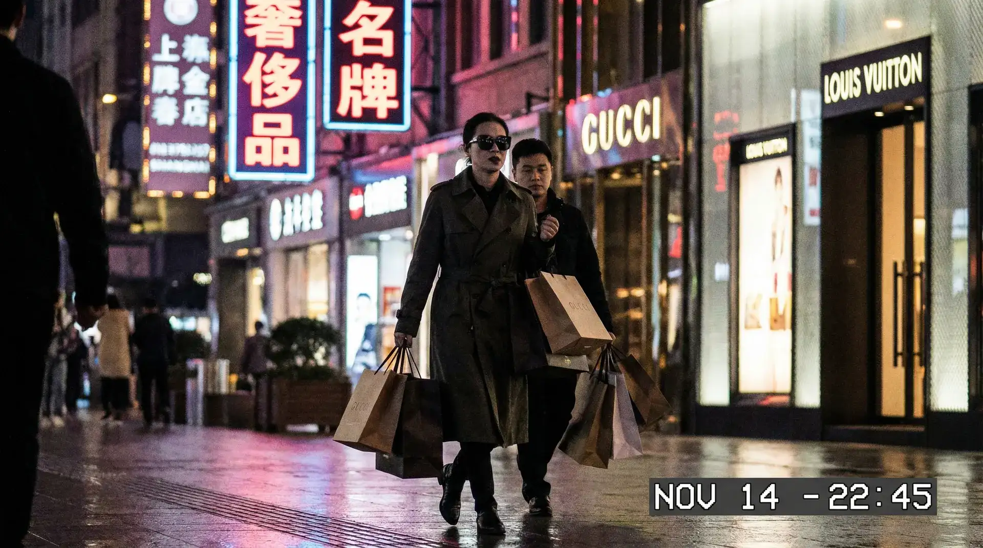 情侣开房 - 奢侈品购物被拍